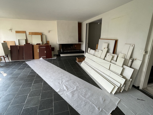 Professioneller Bodenschutz mit Floorliner bei einer Hausräumung in Zug zur Werterhaltung der Immobilie und Schonung der Bodenbeläge.