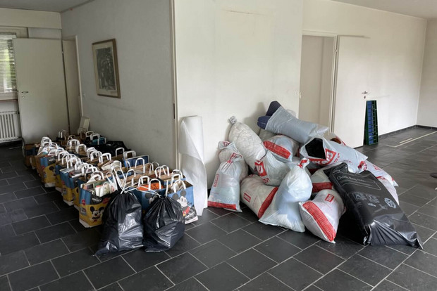 Systematische Kategorisierung von Möbeln und Mobilien während einer Räumung im Kanton Zug zur Sicherung von Erbstücken und Wertgegenständen.